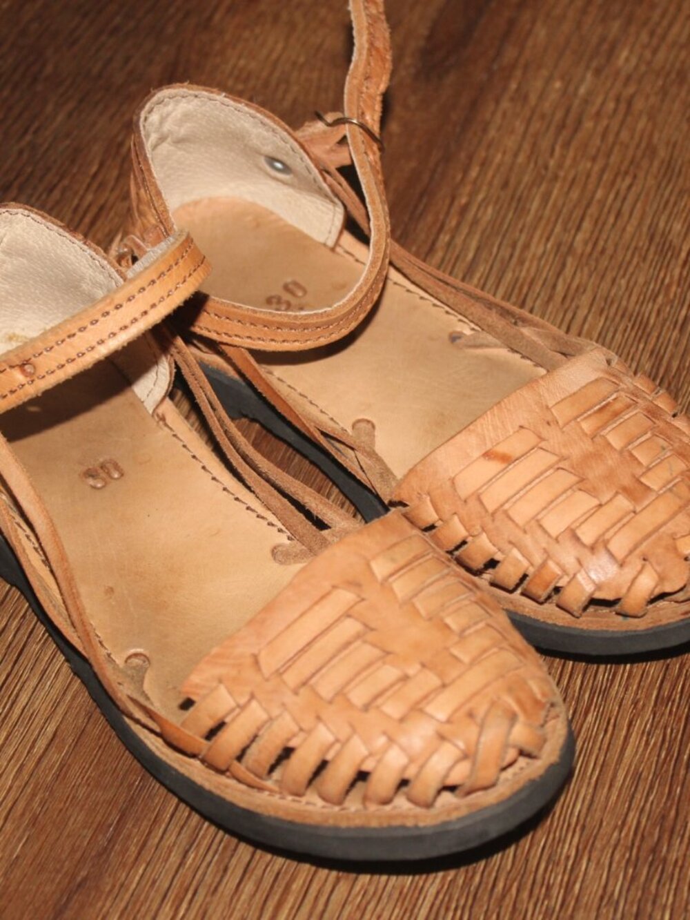 Girls Mikoleon Light Brown Tan Leather Chitos Huaraches Sandals Shoes 30 12/1.5
